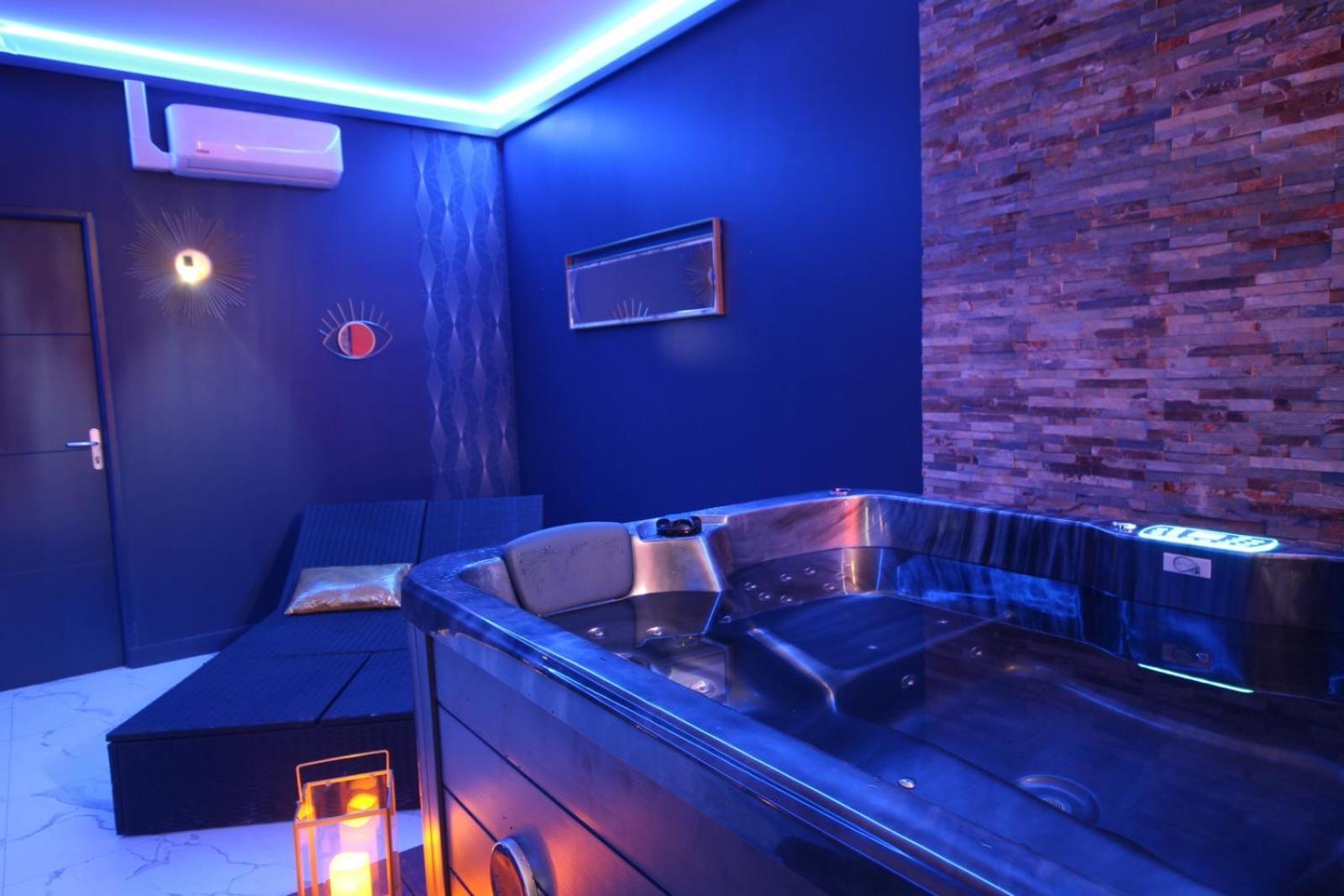 Suite Blue Jacuzzi Le Breuil  Exterior photo