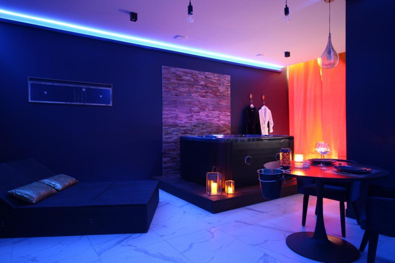 Suite Blue Jacuzzi Le Breuil  Exterior photo