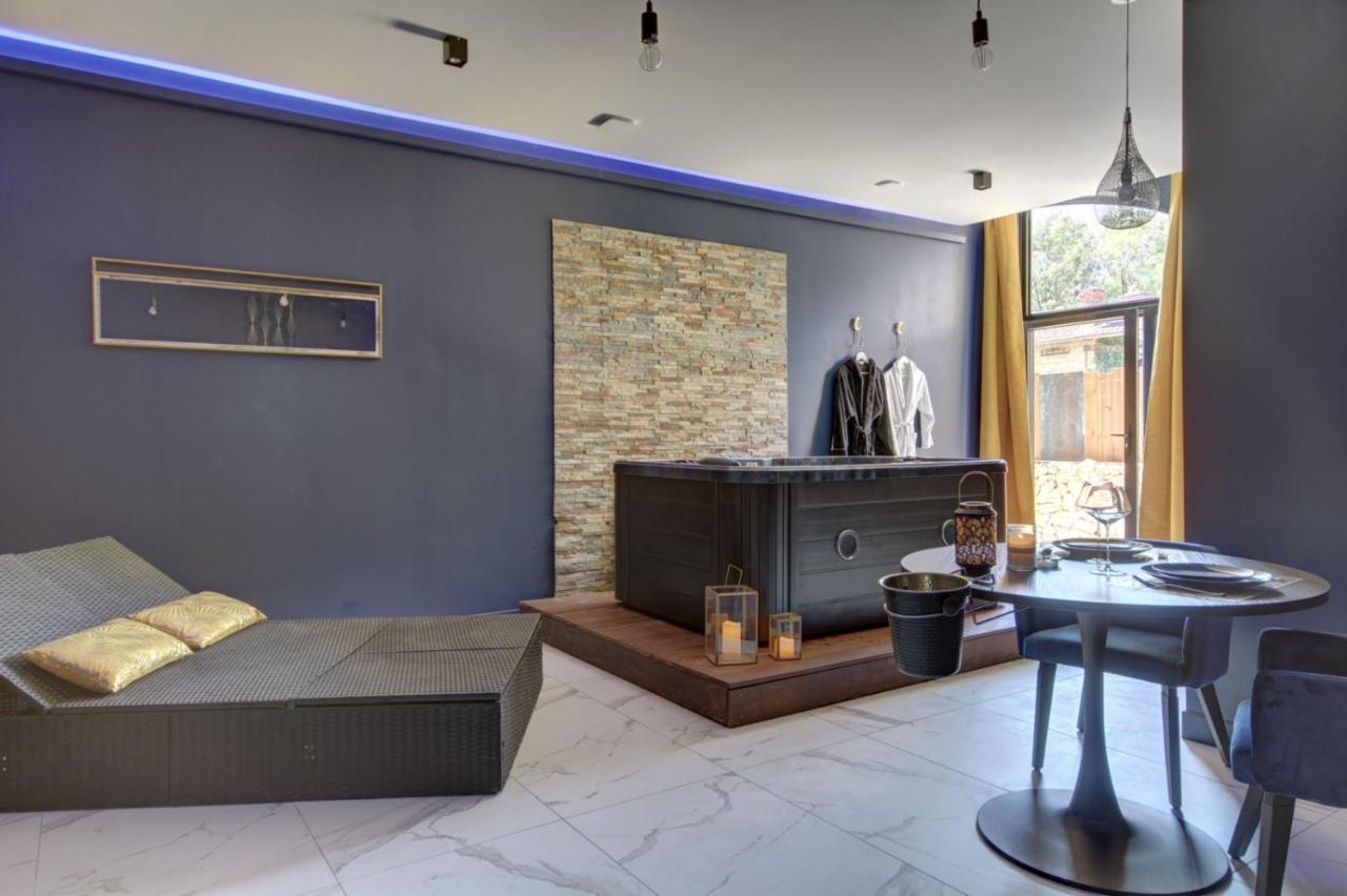 Suite Blue Jacuzzi Le Breuil  Exterior photo